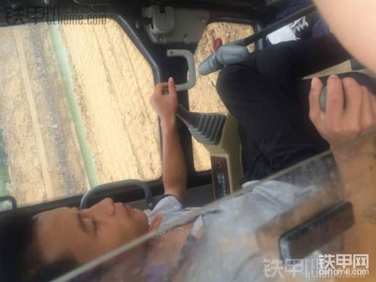 各位師傅有木有感覺小挖空間好擁擠哎馃槗幸好我個子不大馃槄