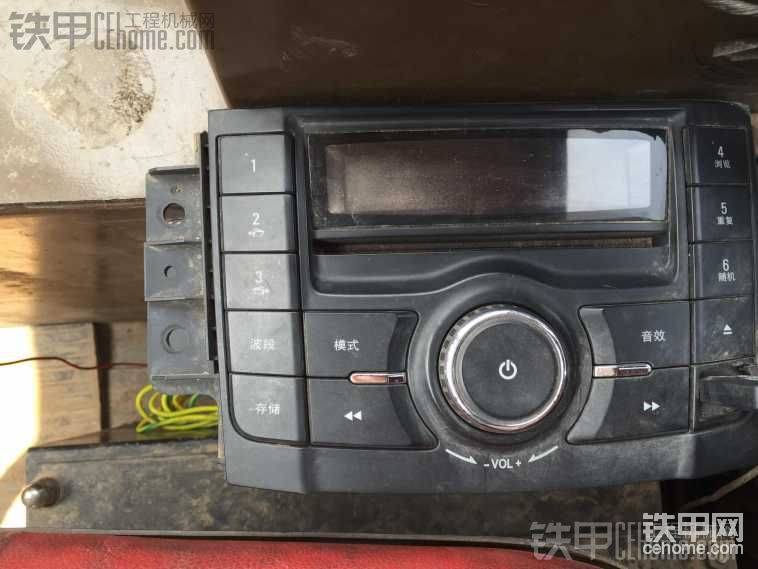 從朋友那里淘了一個(gè)cd機(jī)然后買了24v 轉(zhuǎn)12v，有收音機(jī)功能哦！淘寶買&#2010
