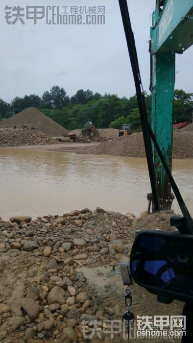 漲水的地方其實都是平的，也有地方有坑