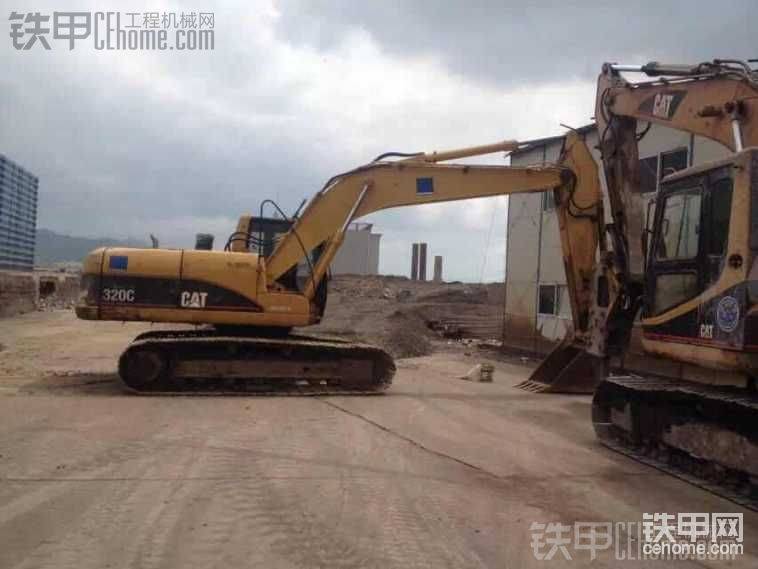 這幾天發(fā)動(dòng)機(jī)出現(xiàn)了呼呼呼的響聲，跟要死了一樣，生音特別大。&#2