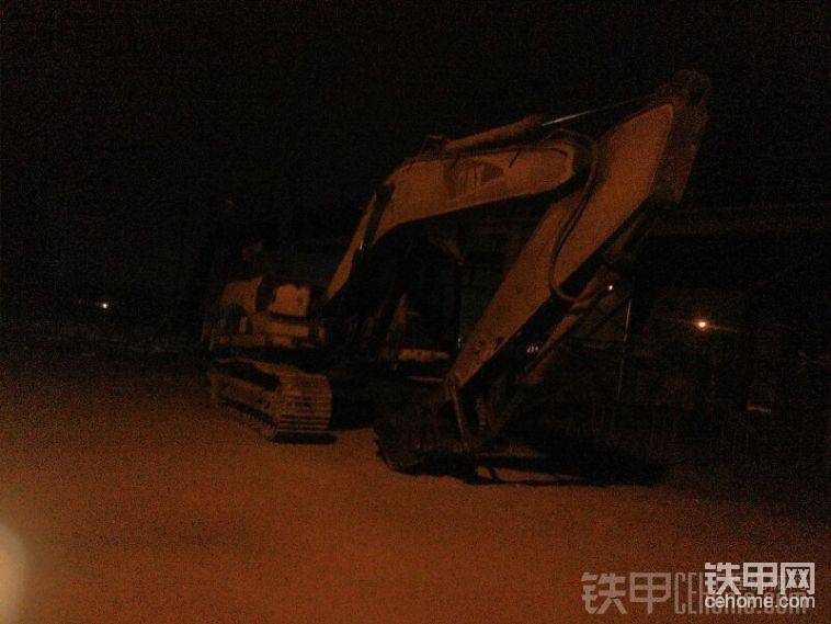 爛挖機，剛修完空調，來個全車斷電，差點堵住鋼鐵廠鐵水線
