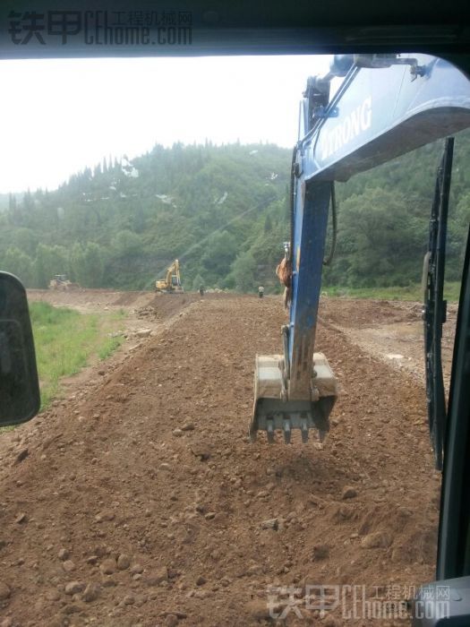 山重建機PK山推小松