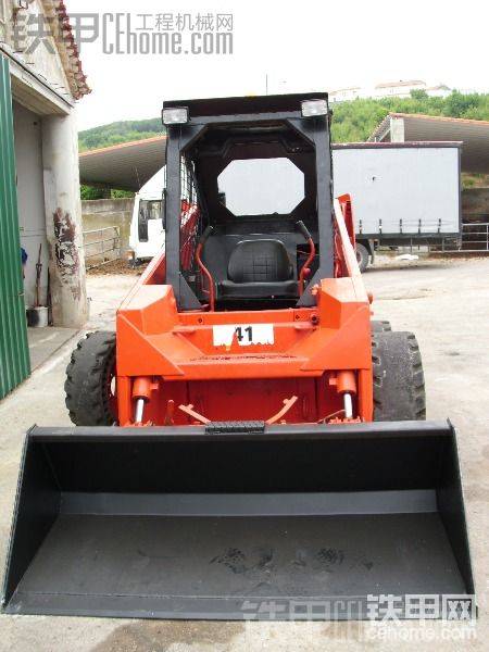 滑移装载机Thomas 245 Skid Steer Loader