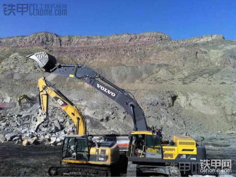 13年開的沃爾沃480    駕駛室比老款460好 省油 一個小時才燒三十升&#228