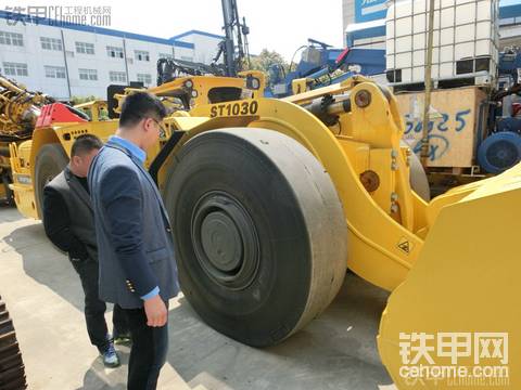 阿特拉斯井下礦山鑿巖臺車，中深孔鑿巖臺車，鏟運機