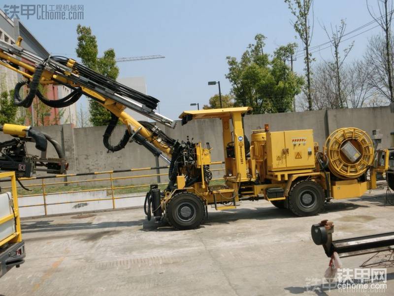 阿特拉斯井下礦山鑿巖臺車，中深孔鑿巖臺車，鏟運機-帖子圖片