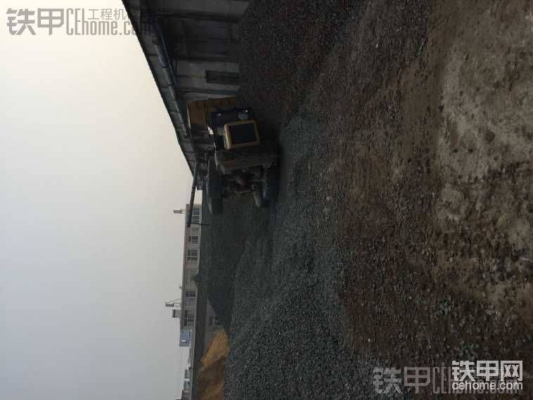 這就悲傷了！我經常晚上回家，有一天早上來干活看見鏟車歪了！&#2