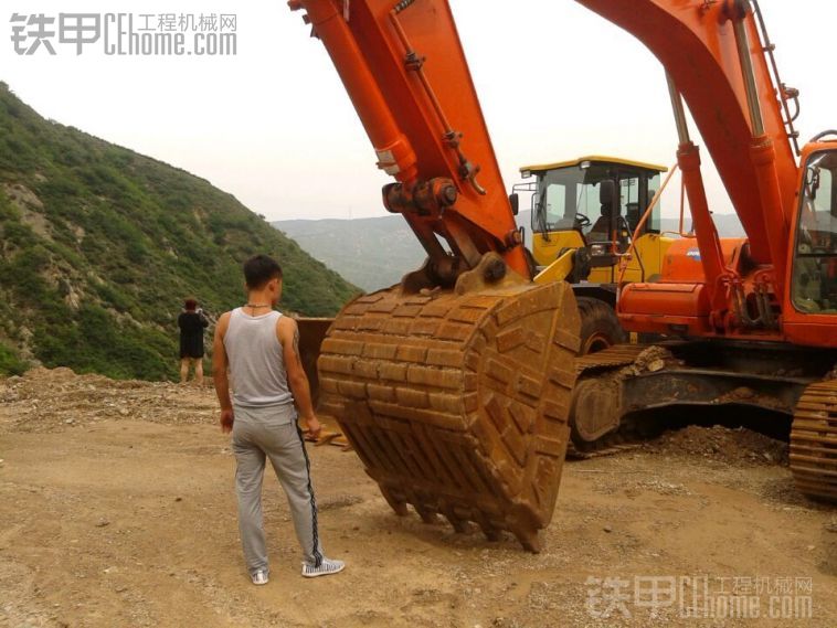 刚刚忙完结婚的事，今天抽空来看看我的爱车，让他也粘粘喜气