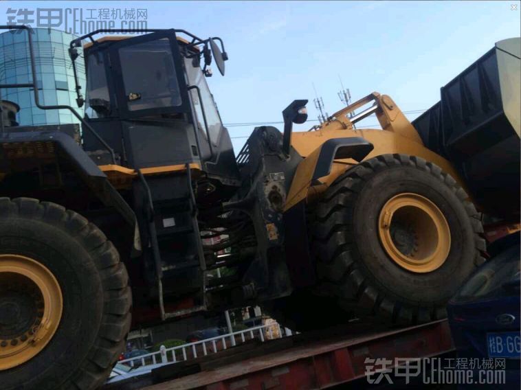 甲友們過來猜猜這是柳工什么型號鏟車