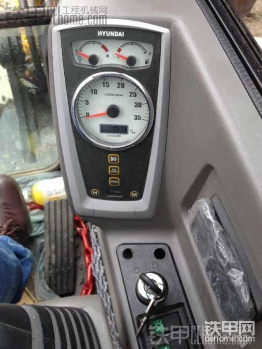 剛剛出道的第二臺挖掘機(jī)