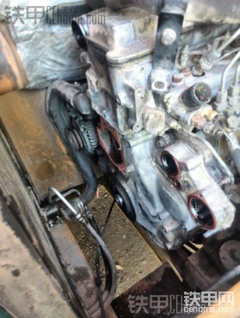 三凌4M40發(fā)動機(jī)換鏈記