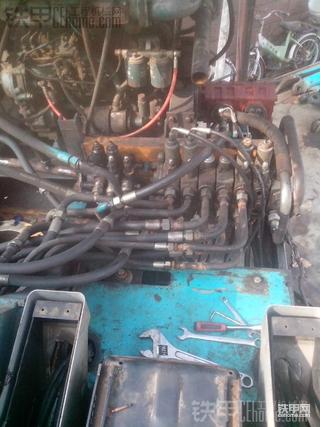 恒特120型挖掘機(jī)改裝成90挖掘機(jī)《改裝中》