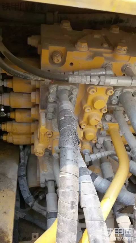 小松 PC200 二手挖掘機(jī)價(jià)格 62萬 2800小時(shí)