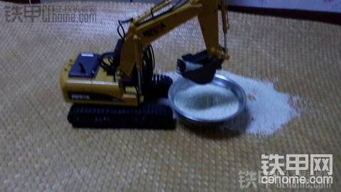 給兒子買(mǎi)了個(gè)挖掘機(jī)