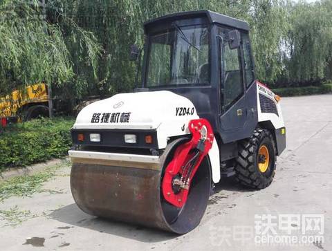 4噸壓路機(jī)_單鋼輪_洛陽路捷重工
