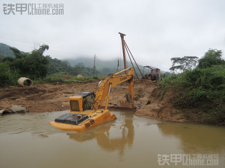 繼小松哥在此陷車后，又一硬漢經(jīng)過(guò)結(jié)果········