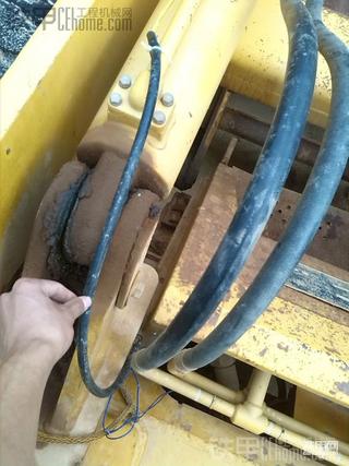 裝載機(jī)動臂工作燈加裝及發(fā)動機(jī)罩扶梯制作過程