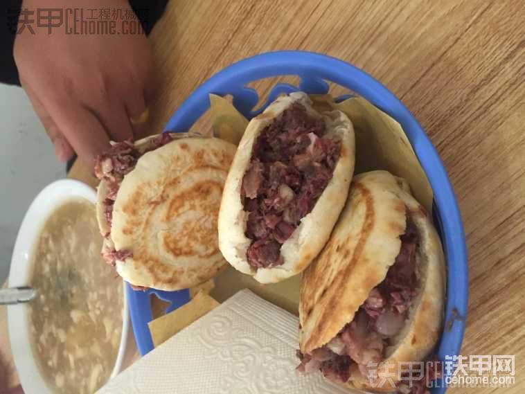 当地的驴肉火烧