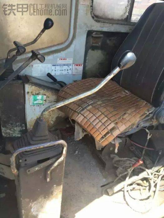 跟狗窩沒(méi)兩樣
