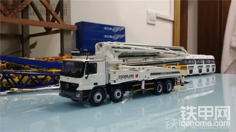 黑木876的模型第十八季：中聯(lián)ZLJ52米混凝土泵車(chē)
