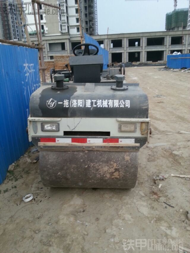 出售洛建4噸雙鋼輪壓路機