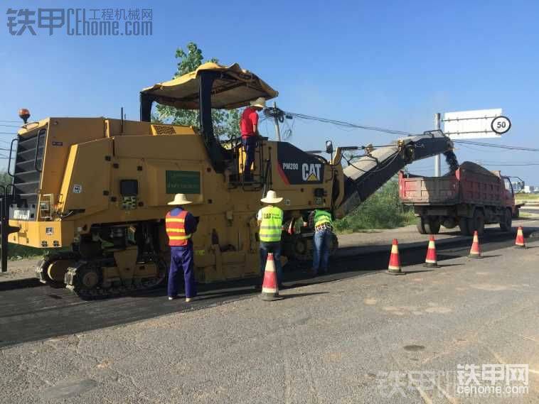 原裝進口卡特PM300大型銑刨機，干活就是厲害