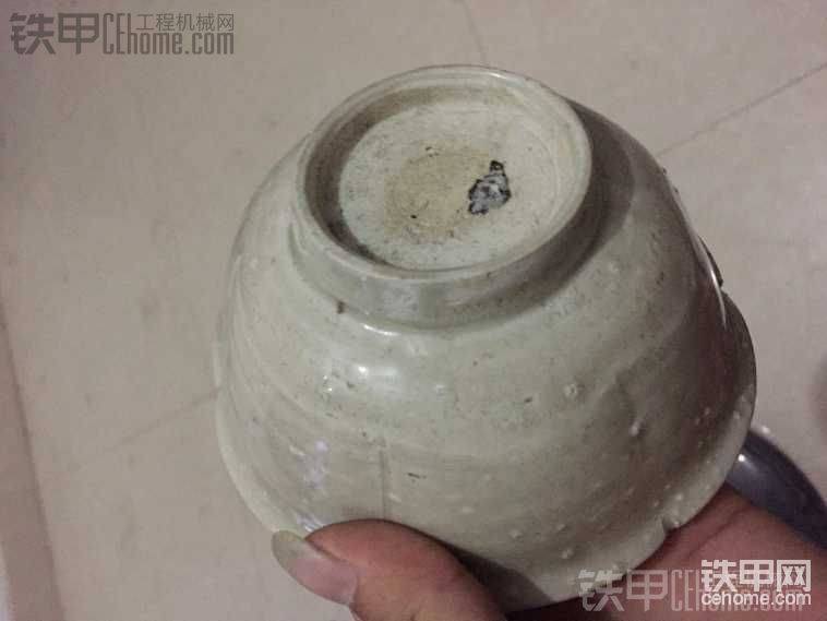 這個(gè)碗有痘痘