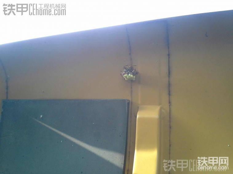 以后再也不用擔(dān)心電瓶被偷了<img class="smiley" src="/img/smiley/default/hug.gif">