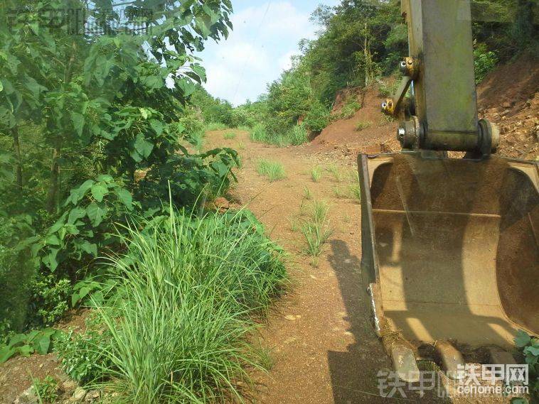 要出去必須翻過這坐山