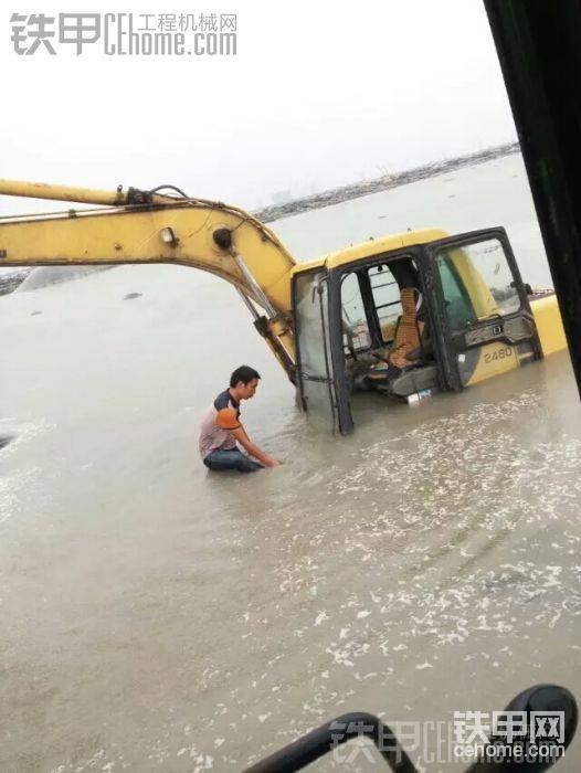 還在摸

