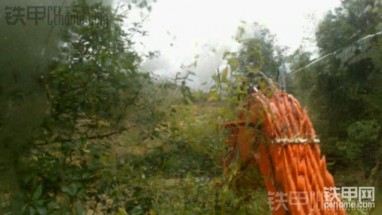 當(dāng)年開自己的斗山，下雨被困山上
