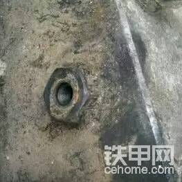 挖掘機(jī)破碎錘無(wú)力如何加氮?dú)猓? onerror=