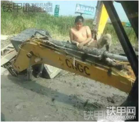我們的挖掘機(jī)，在希望的田野上！