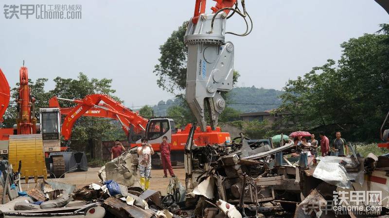 CJ300-7廢舊汽車拆解機