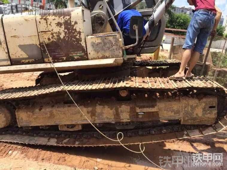 洗了一上午，大日炎炎太陽太他媽毒了，又累，又渴，又熱，全身&#3