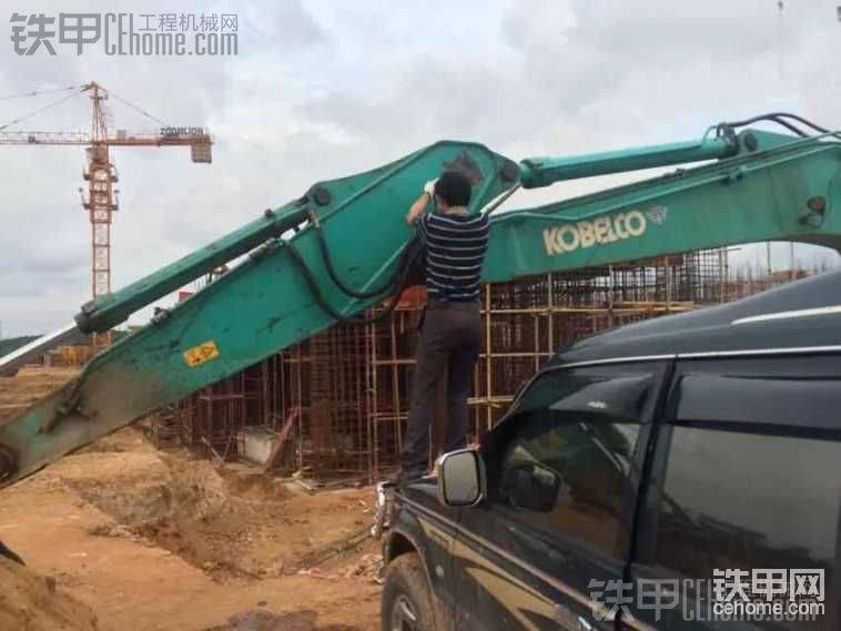 小臂的管被磨破了，重新做了一條