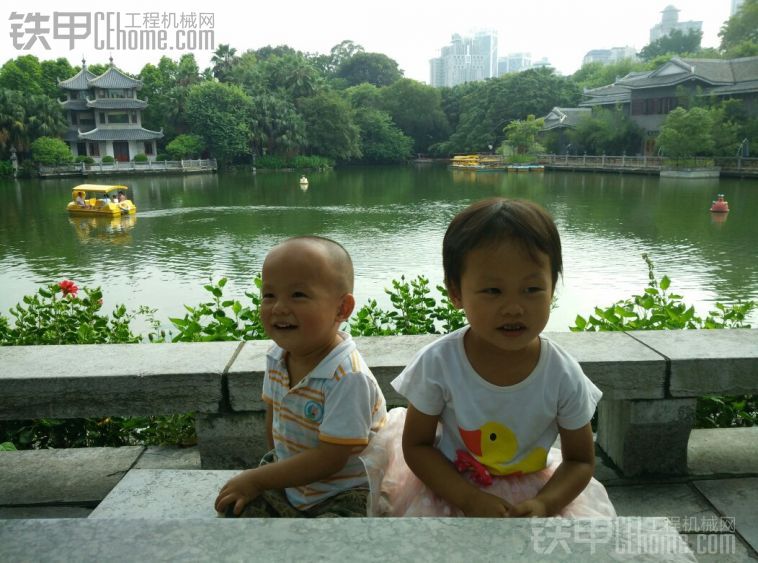 柳州是個(gè)好地方，休息陪兒女逛公園