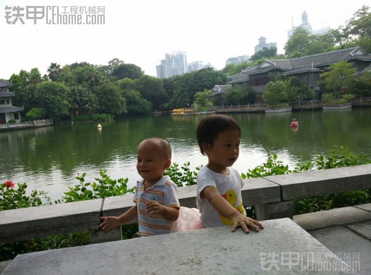 柳州是個(gè)好地方，休息陪兒女逛公園