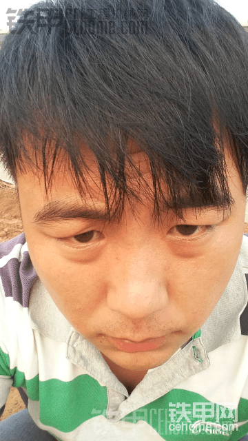 本人，很蒼老的感覺，
