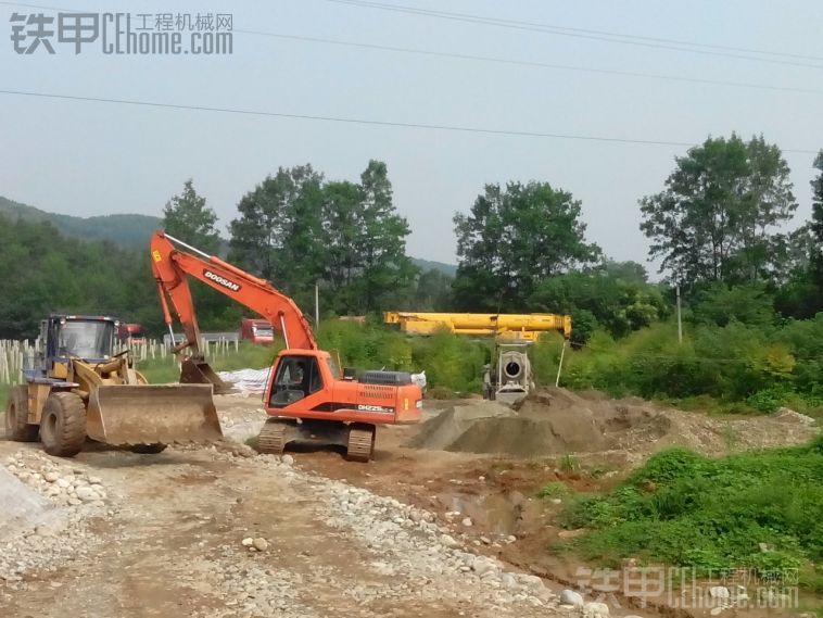 都來猜猜這是什么牌、多大的吊車