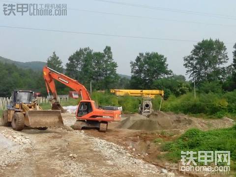 都來猜猜這是什么牌、多大的吊車