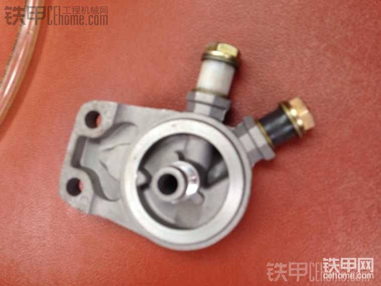 濾芯座一個，螺絲兩個，墊子四個