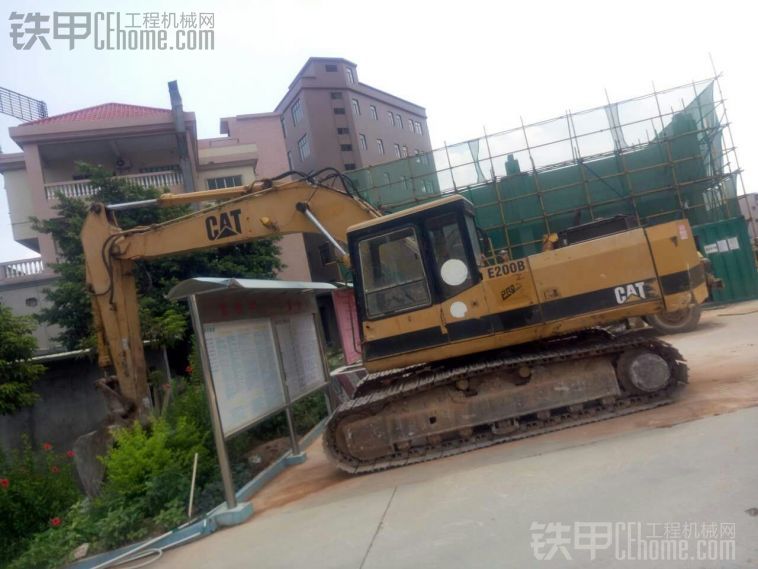 卡特彼勒 E200B 二手挖掘机价格 12万 32652小时