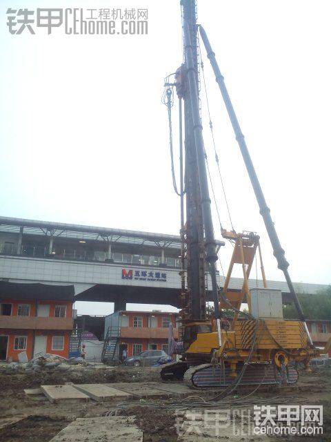 三軸攪拌樁機(jī)裝車完成