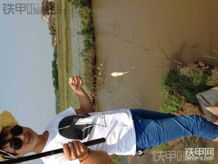 闲的没事钓鱼，呵呵