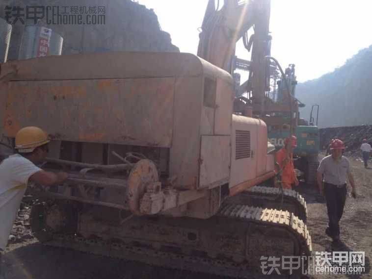 后邊這是裹電線的，工作時需要外接電源。
