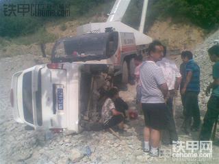 斗山300翻車