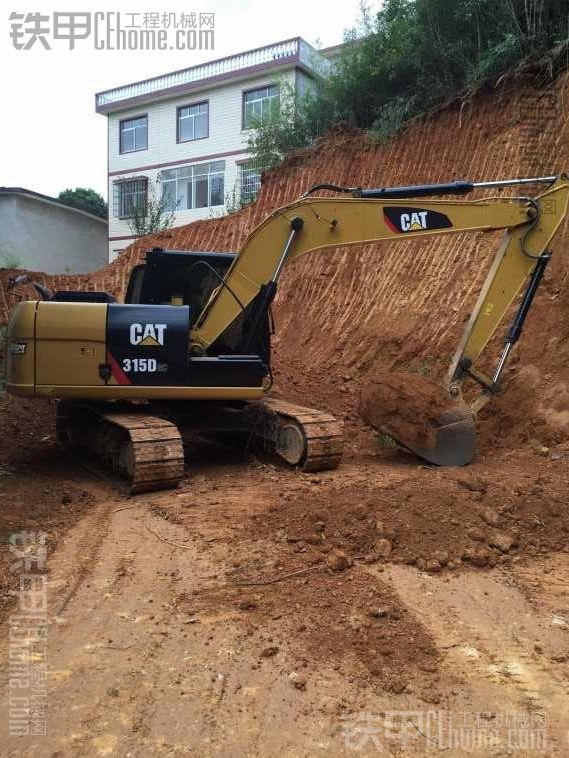 CAT312D2曬雨中