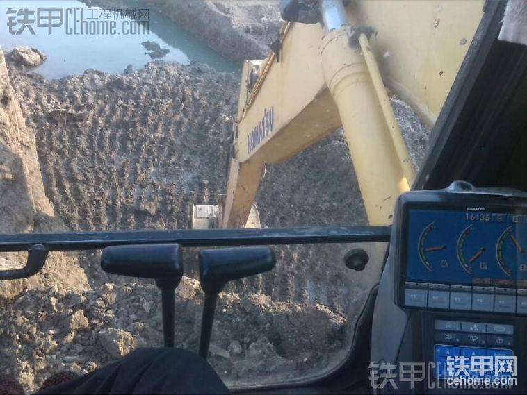 土方活平地装车
