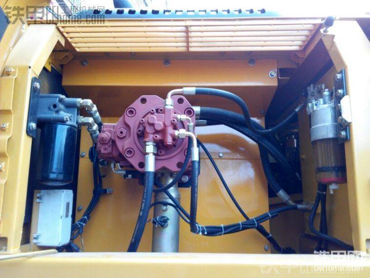 液压泵也是鬼子的日本川崎，负流量，双泵交叉全功率控制系统 ，&#